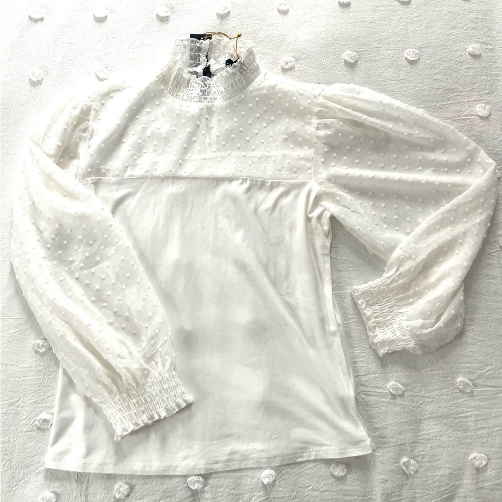 White blouse with beautiful details— Brand New!